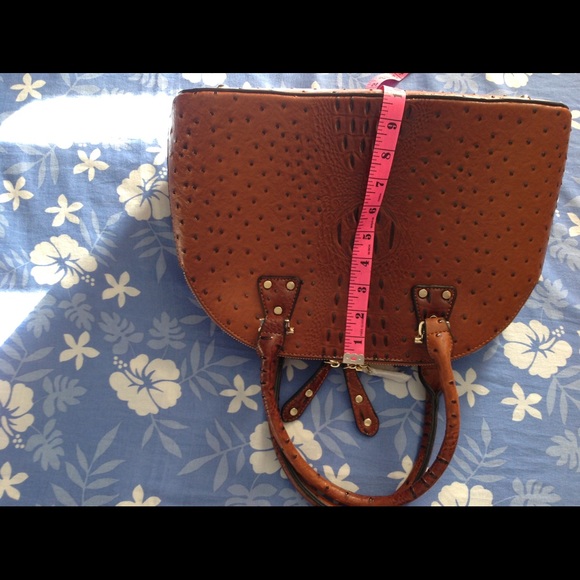NWOT purse with 2 zipper compartments w/pockets. - Picture 2 of 4